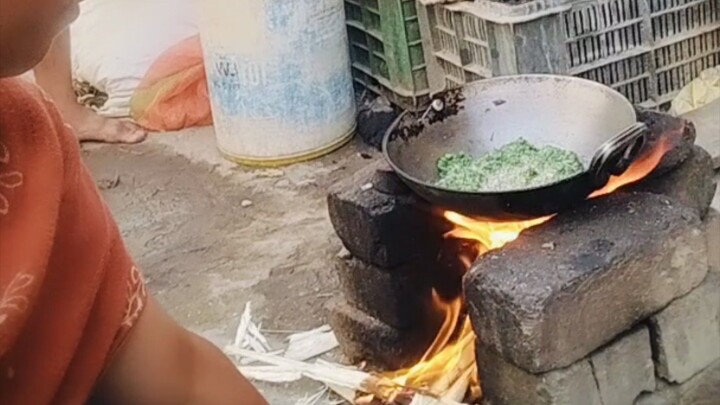 टाइटल:आज बनाए गरमा-गरम करनी के पकौड़े 😋❤️#करनीकेपकौड़े #पकौड़े #घरेलकाना #देसीखाना #बिहारीबहुरानी #