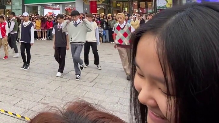 [Fan Shot: Who dances along to the song for the first time in Fuzhou] Fan Shot version of nine men o