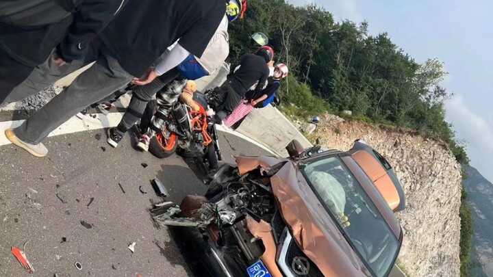 KTM’s three rookie riders in the 100-km challenge—no joke. Last time it was the tattoo artist from Z