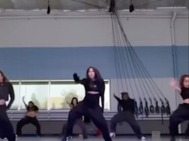 เลดี้กาก้าฝึกเต้นอย่างหนักเพื่อเตรียมตัวสำหรับการแสดง 'Abracadabra'