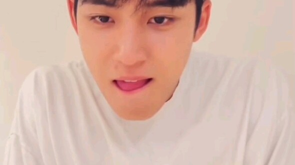 معركة مباشرة بين المشاهير والمعجبين