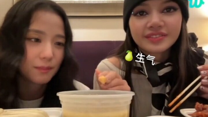 LISA, the “sister-protecting maniac,” got mad when JISOO was called fat.