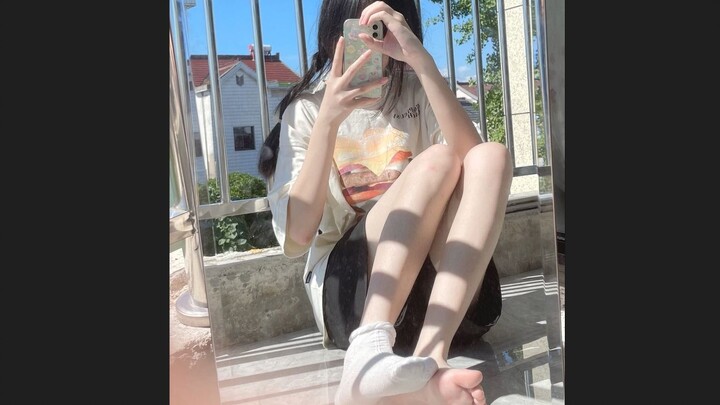 Adanya sinar matahari benar-benar merupakan alat ajaib untuk membuat kaki terlihat lebih cerah!