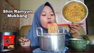 Mukbang Korean Food SHIN RAMYUN HALAL + Review | Hotim alhasni