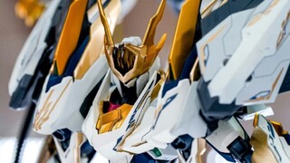 Kebahagiaan seorang anak laki-laki sangatlah sederhana, gambar adegan pameran Shanghai Gao Sheng-Yu 