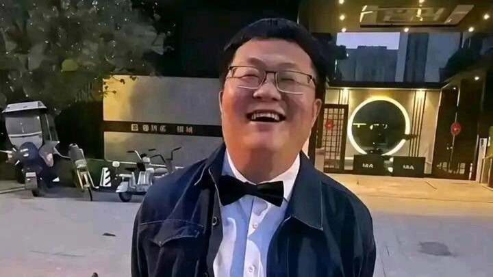Shenren TV: “Para remaja Amerika sedang melakukan senam 😡😡 Para remaja Jepang sedang berlatih pedang