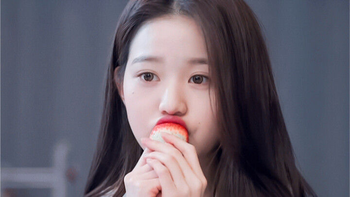 Reaksi saya terhadap Jang Won-young yang memakan stroberi adalah seperti ini: