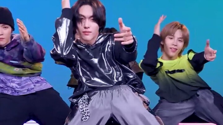 【RIIZE】سحب الكرسي (×) سحب المقعد (✓) تتابع الرقص بنسخة الأرجل القصيرة اللطيفة