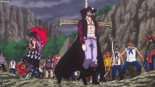Mihawk suddenly appeared and smashed Fujitora's giant meteorite to save Zoro