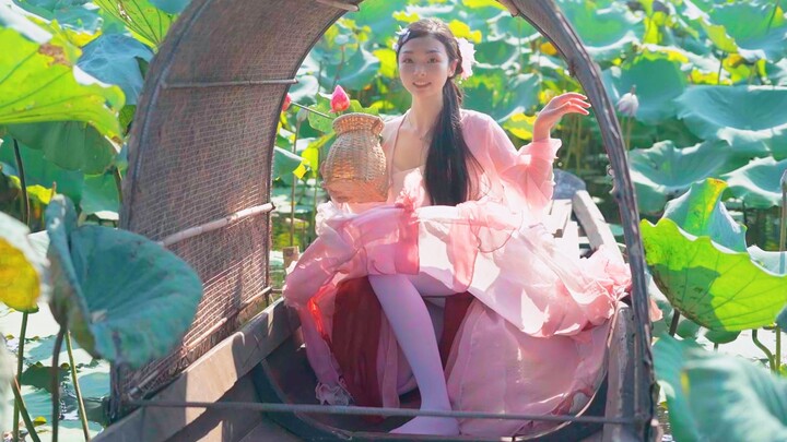 “陛下，11月只有我这儿能看到荷花了”