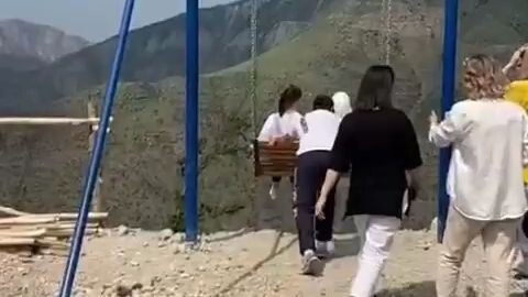 hati-hati,, jangan bermain dengan maut!!