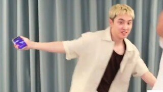 【都暻秀】舞蹈挑战胜负欲爆棚，大喊“钟仁呀，哥一定会赢的”！韩娱独一份平静的疯感！