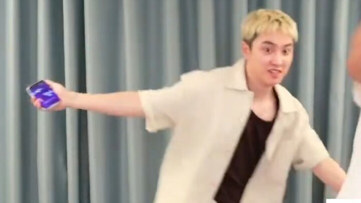 【Doo Kyung-soo】His competitive spirit is off the charts in the dance challenge, shouting, "Jong-in, 