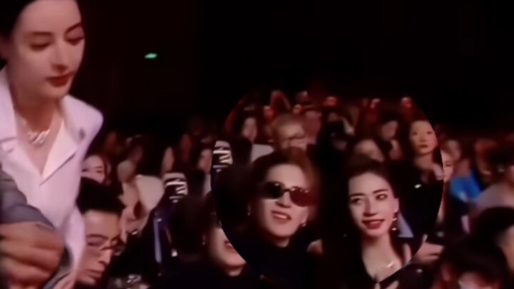 Sangat suka lihat para dewa dan dewi muncul bersamaan dalam satu frame!!!