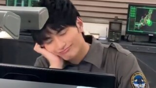 平野宏周片场打盹