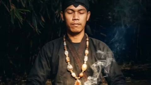 pengurus makam umum sehari hari di pemakaman