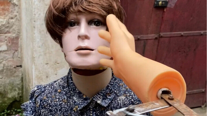 Greeting assistant! Loves inventing