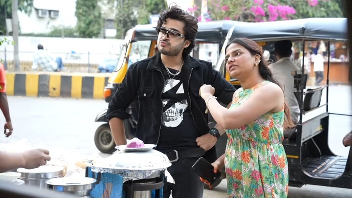 G_ngster Eating Girls Panipuri Pr_nk-- Zia Kamal