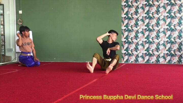 Basic dance poses for the monkey🐒 role in Cambodian court dance dramas