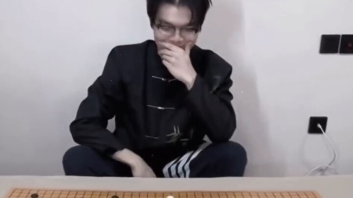 Luffy không phải là người xuất hiện khi đi tìm Mũ Rơm sao? Đó là gì thế? Thật khó để đoán!