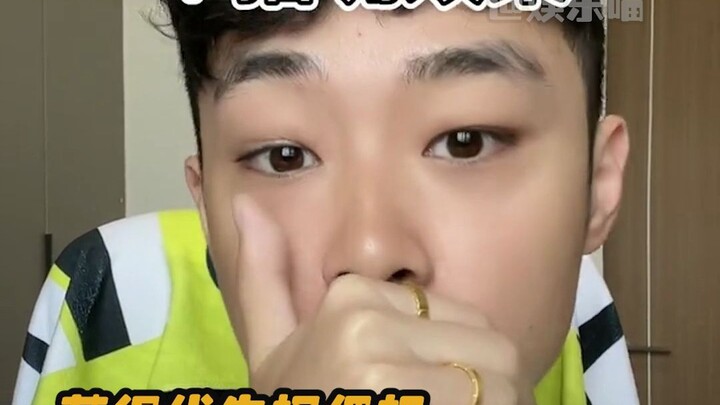 Awalnya kukira menutup mulut itu buat mencegah orang mencuri trik, tapi baru ketahuan ternyata demi 