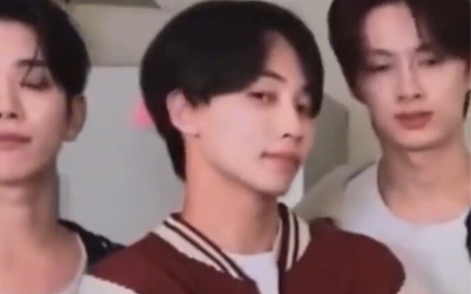 Xiao Han: Don’t bother me, okay?💅