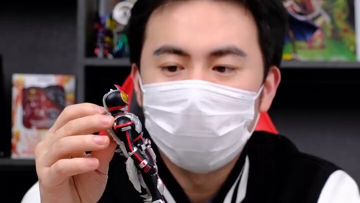 Would you buy the 555 action figure worth 300 yuan?