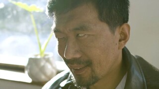 Gió dưới mái hiên nhẹ nhàng đến nỗi chỉ có sự nhẹ nhàng mới có thể chạm tới tai tôi...