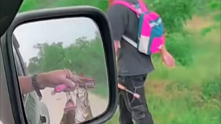 大哥，实在不行你把烟还给我，大哥