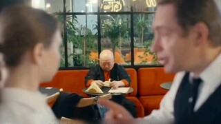 正直的女孩撞见狡诈的经理