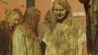 [Zombi] Z Nation. Reaksi zombi mencium aroma tubuh yang masih hidup