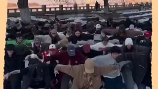 张艺兴的舞蹈会不会演变成广场舞啊？F班的怎么办？