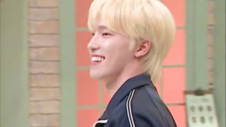 لي تشان دينو | الرجل الذي يرقص ووجهه يحمر خجلاً وسط هتافات الحشد