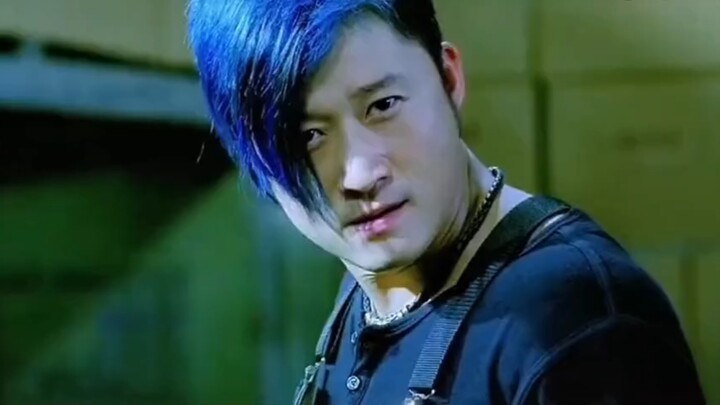 “อาจารย์หง ลองตัดกระจกมองข้างของเขาดู”