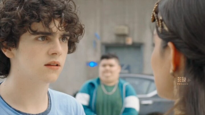 Dân tộc thần linh 6000 tuổi và chàng trai loài người 18 tuổi! Hay là đạo diễn quay luôn cảnh hai ngư