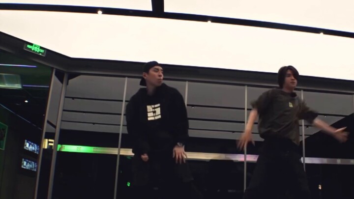 #Huang MinghaoJustin Wang Dalu ปกเวอร์ชันห้องฝึกซ้อมความสนใจ#