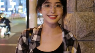 “Ternyata ada orang yang bisa tersenyum seperti bunga.”