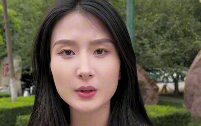 Sau này, trong số 25 cô giáo của cả trường, có đến hơn 20 người hẹn hò với anh ấy.