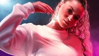 Egyptian hand beauty Dytto improvises freestyle dance to Bieber's new single Forever!