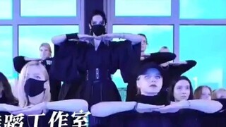 Another cultural export! Russian dance studio covers Zhang Yixing's "Flying Apsaras"