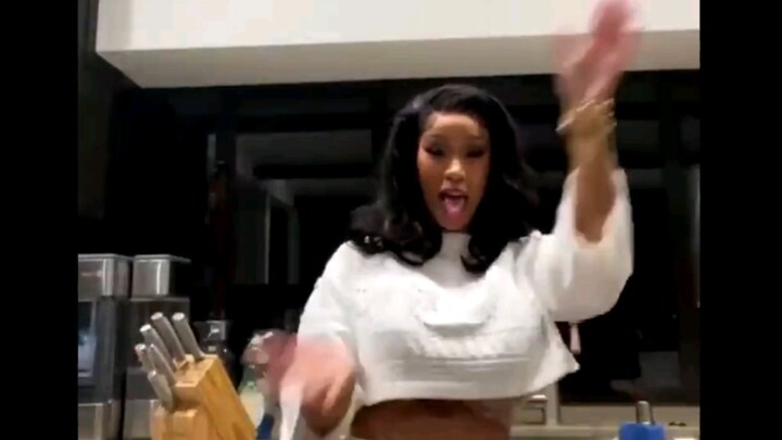Cardi B thách thức điệu nhảy "UP" dành riêng cho Ngày Thiếu nhi