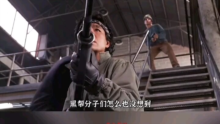 警察受伤被改造成机器人。消灭了作恶多端的黑帮社会组织