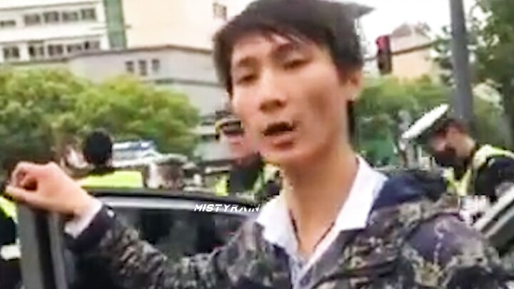 “Dù có buồn cười đến đâu, chúng ta cũng sẽ không bật cười, trừ khi thật sự không nhịn nổi.”