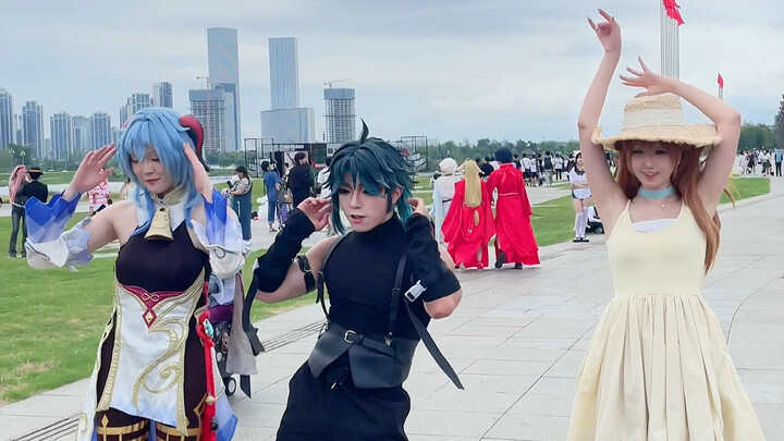 "Bangun pagi mendengar ayam berkokok" siapa yang menari di alun-alun itu