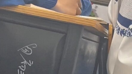 "هي شبابه، بعد كل شيء!"