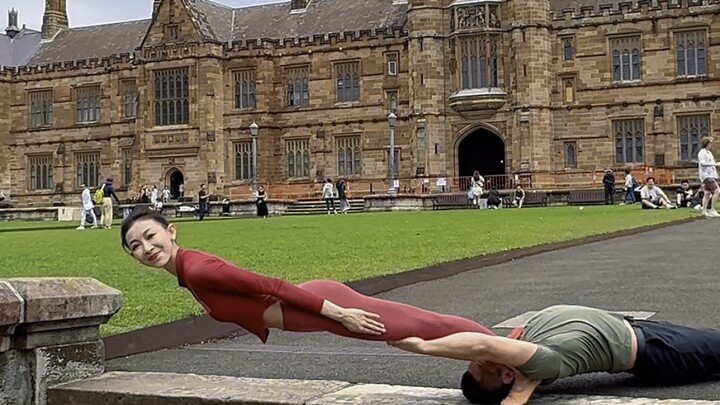 The acrobatic couple amazed the world!!! They showed their strength and beauty at the University of 