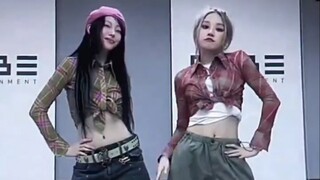 【سونغ يو تشي + كيم ستيفاني هايري】 تحدي كوين كارد