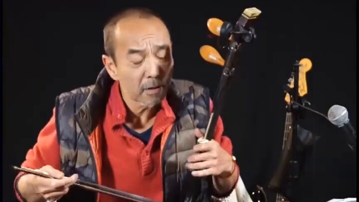 Taking stock of the "high-energy explosive" scene of the folk music event, the atmosphere was immedi