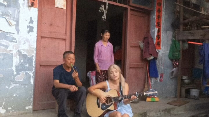Phiên bản hát lại “Gió thúc mưa”!