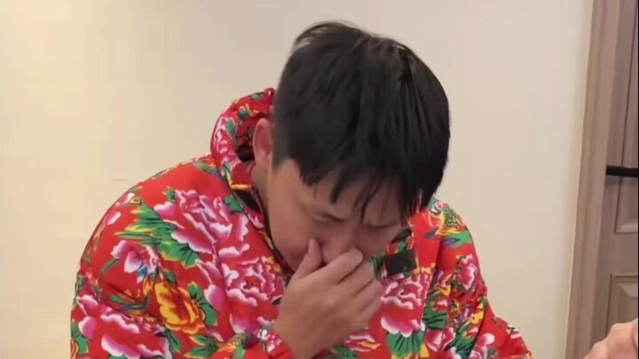 เกมไพ่ในห้องนอน: จู่ๆ เพื่อนร่วมห้องก็ลึกซึ้งขึ้นมาว่าถ้าไม่เร็วพอ ก็แพ้แน่!